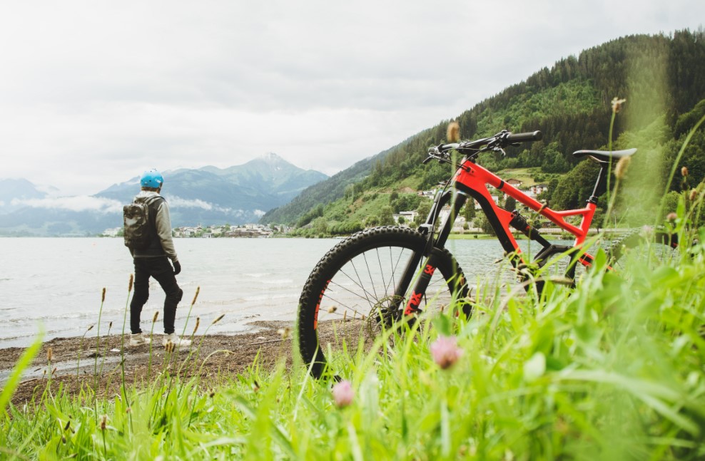 Mountainbike am See